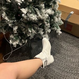 Anime sword boots (New) . size 7, selling for lower price.